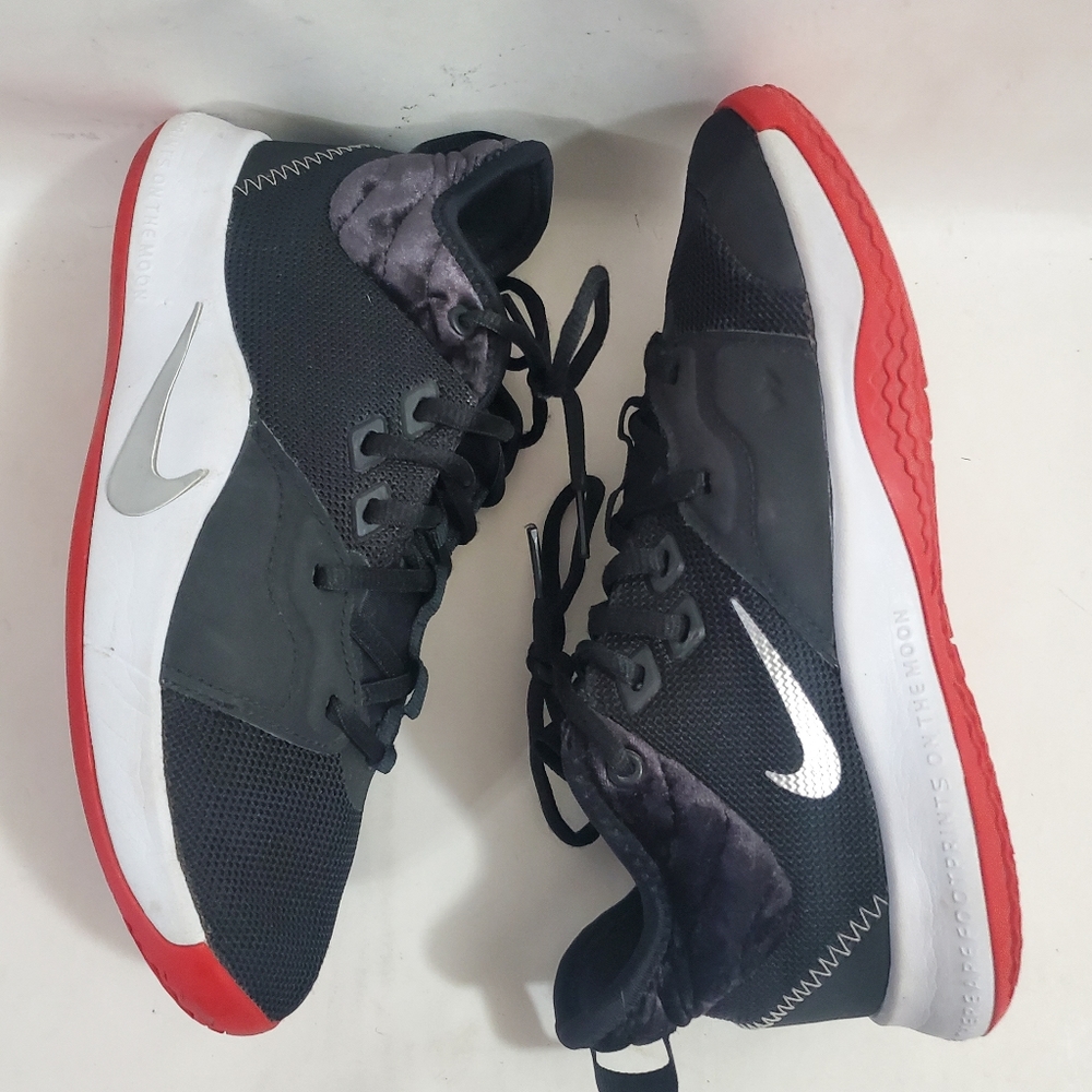 Nike kids size 5Y